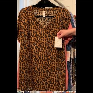 New Lularoe Large Christy T